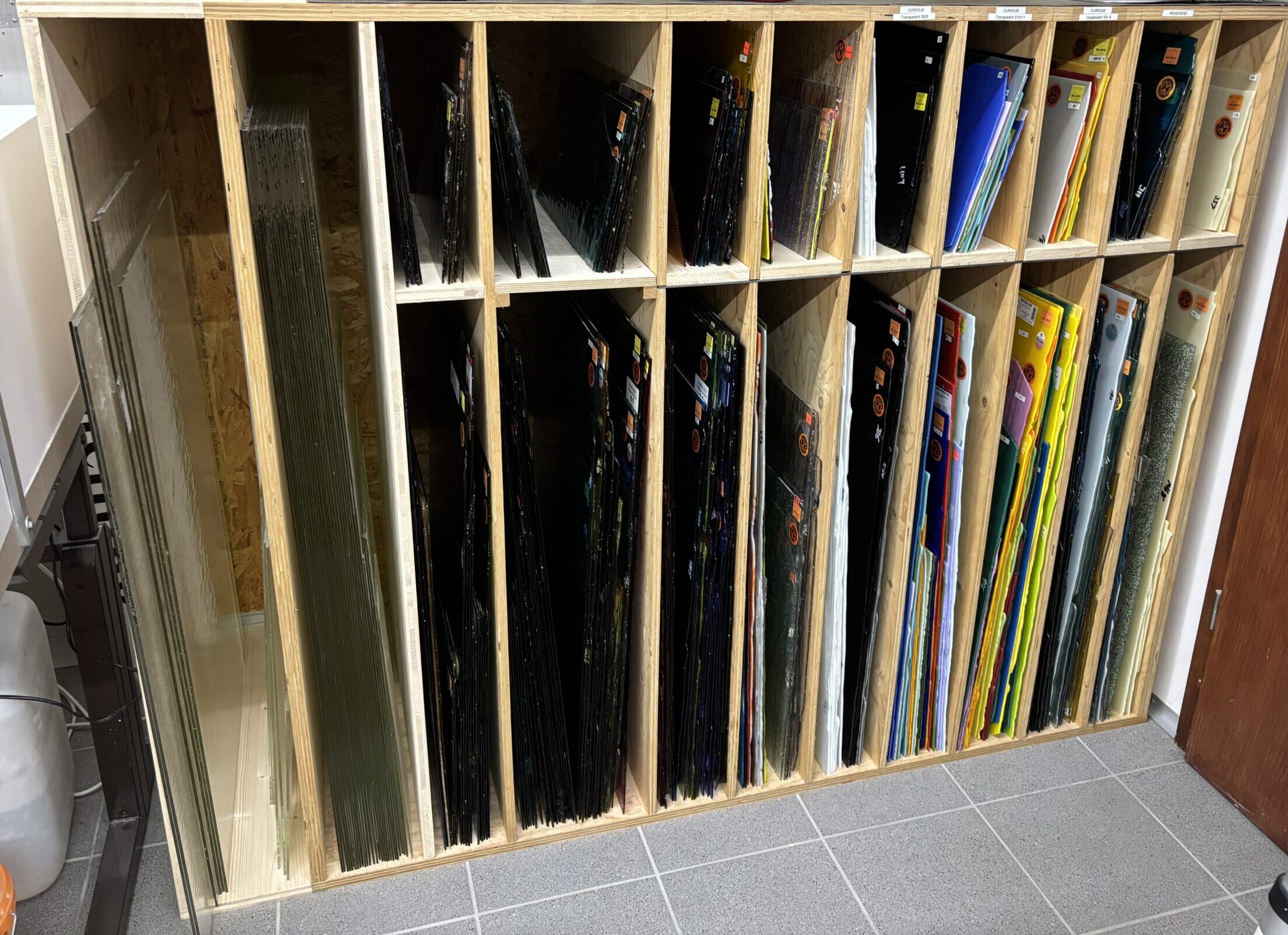 Mehr über den Artikel erfahren Wir haben neues Glas erhalten